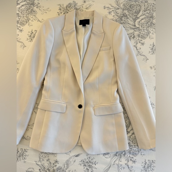 Banana Republic Jackets & Blazers - Banana Republic Women’s Single Button Blazer Size 4